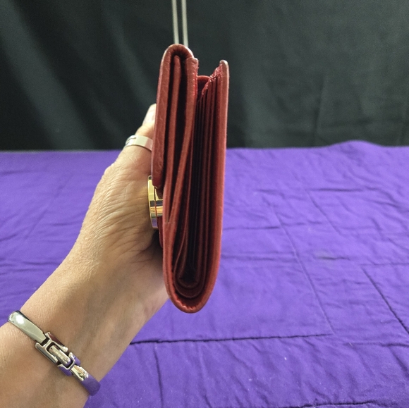 EUC GUCCI RED CALFSKIN LEATHER INTERLOCKING GG COMPACT WALLET - Picture 9 of 11